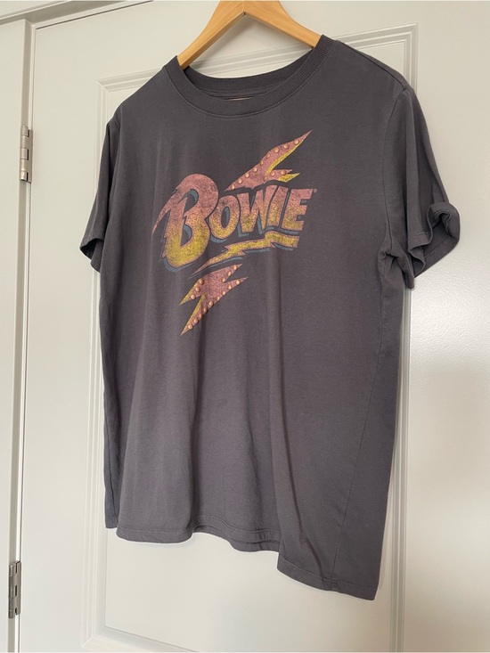 Maurices Tops - Maurices Women's Gray Bowie Graphic Short Sleeve Tee